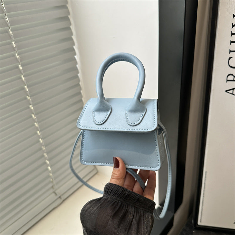 Korean-style simple elegant versatile shoulder bag in a minimalist design
