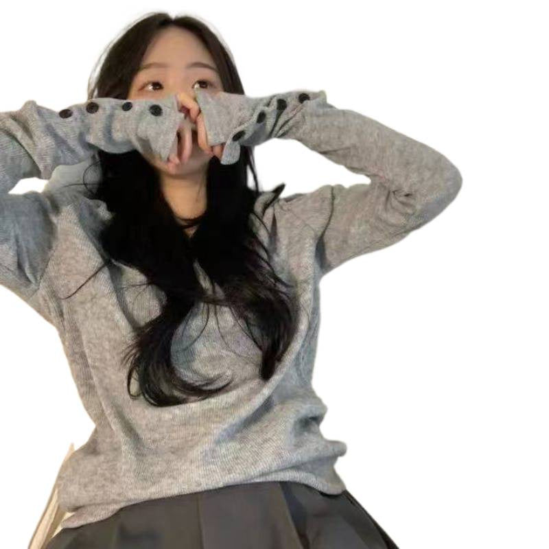 Korean-style elegant versatile top with slit cuffs in a refined design