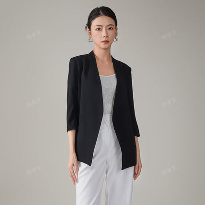 Elegant versatile women's three-quarter-sleeve blazer in a tailored style
