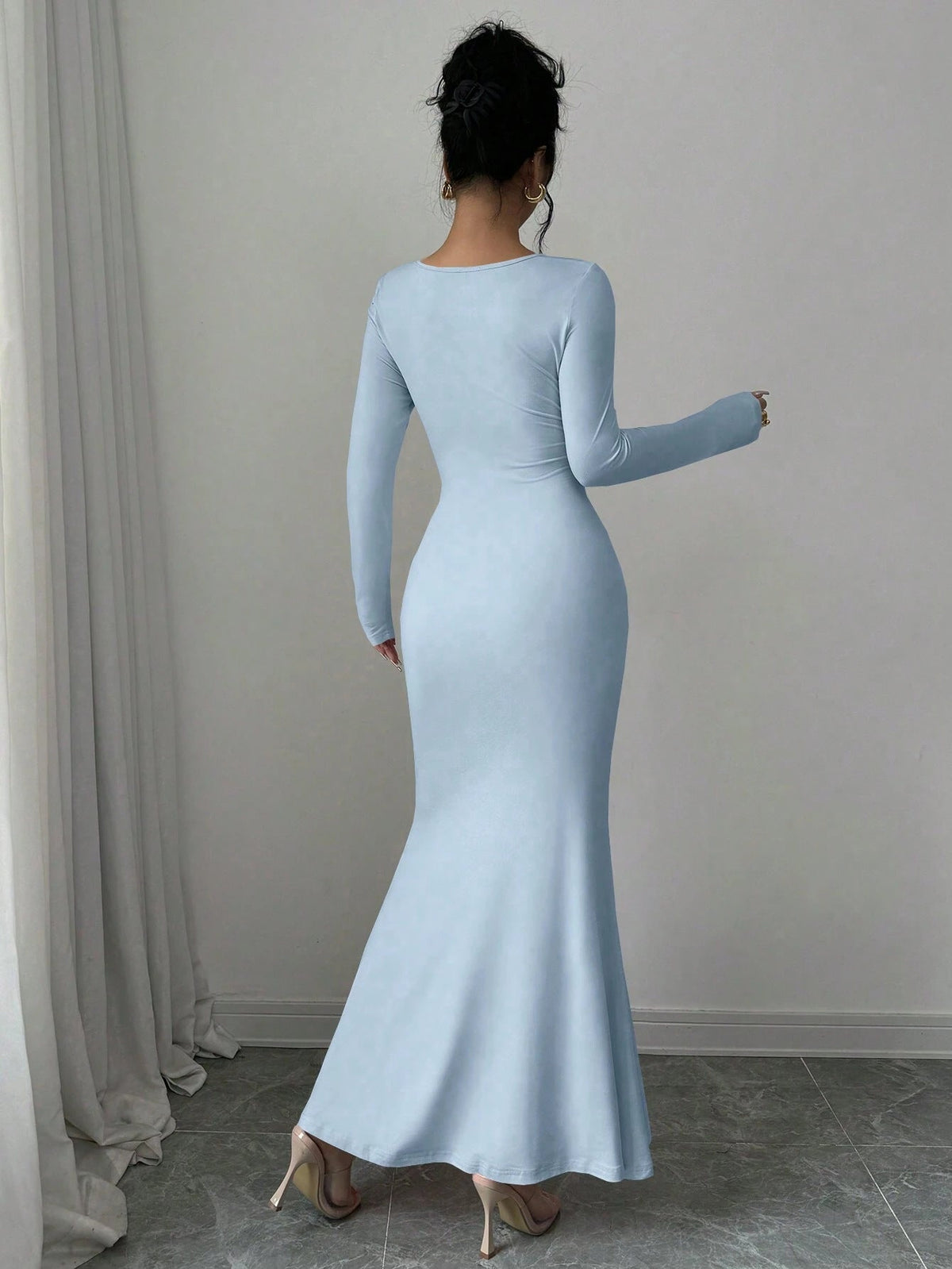 Elegant women’s tight elastic fishtail long dress with long sleeves and a fitted silhouette