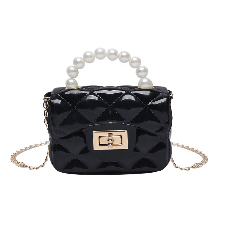 Pearl hand one-shoulder crossbody chain children's bag in a compact design
