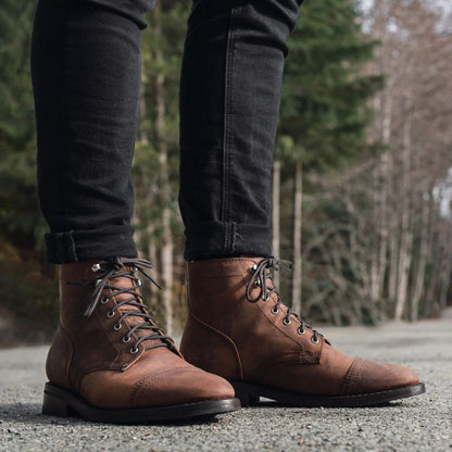 Men's retro round-toe work boots in a classic rugged design