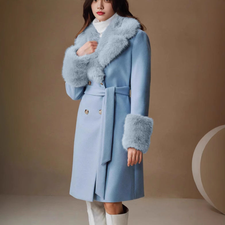 Detachable fur-trimmed elegant wool coat in a classic silhouette