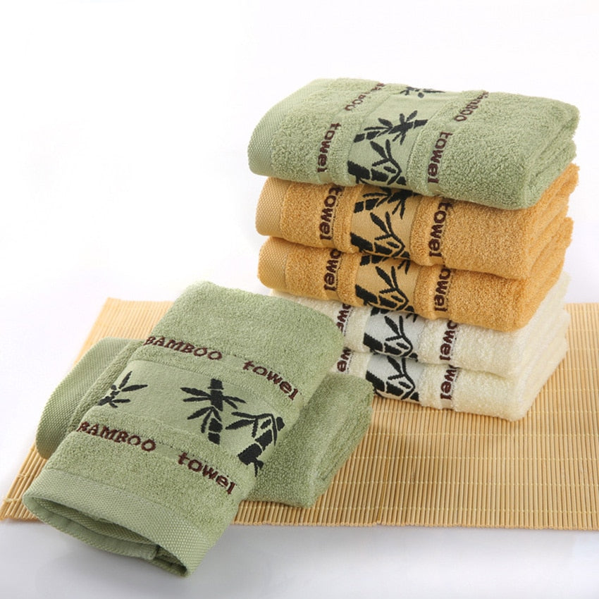 Bamboo charcoal fiber bath towel, soft textured fabric in neutral color 恒一