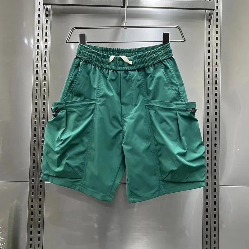 Comfortable utility five-quarter pants with an American-inspired design in a casual fit