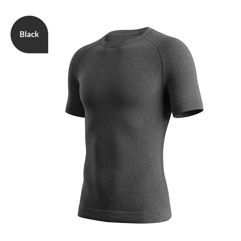 Men's breathable quick-drying outdoor top in a lightweight athletic design