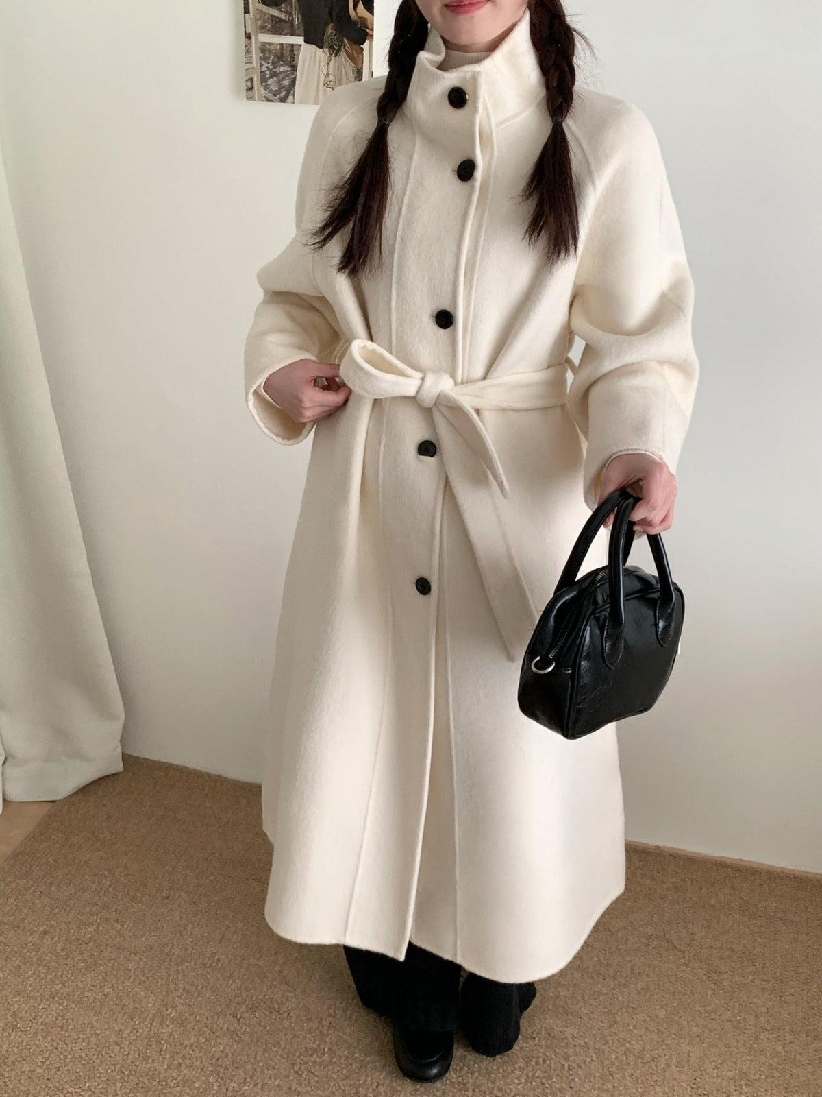 Women's long wool coat with single-breasted design
