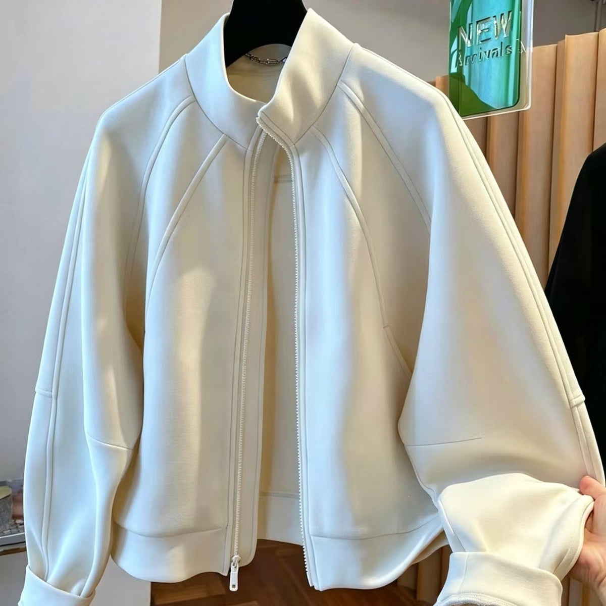 Relaxed airy commuter-style tailored jacket in a lightweight, structured silhouette
