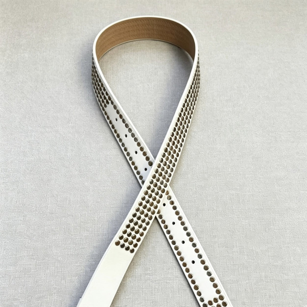 Black and white minimalist fashion belt with a simple design and adjustable buckle
