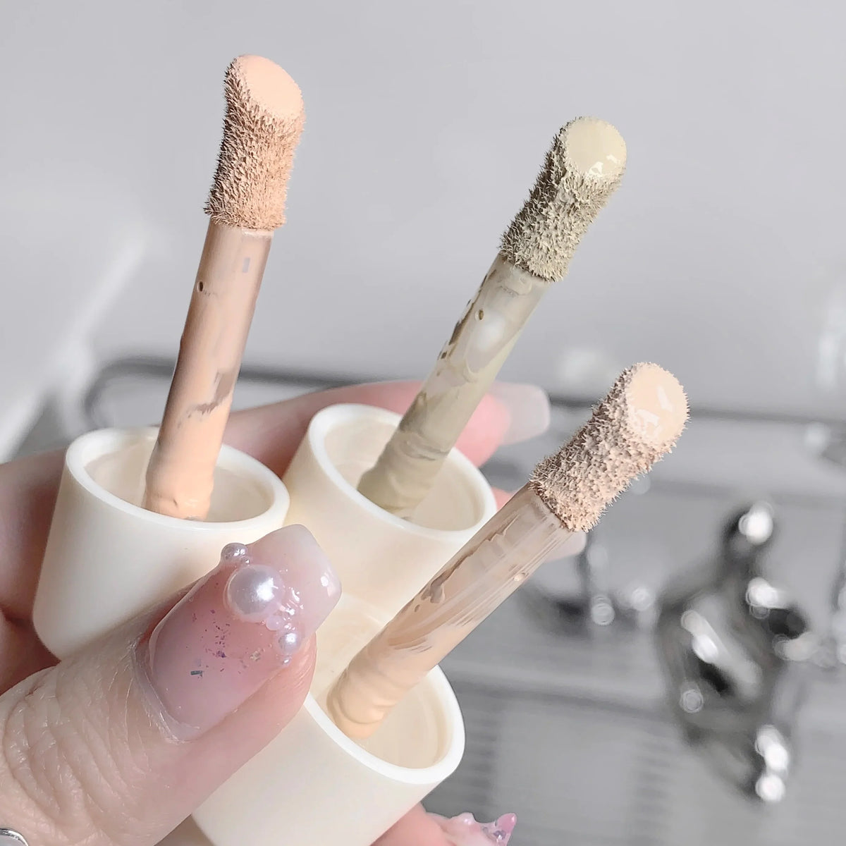 Blushimmer Flawless Finish Liquid Concealer with full coverage for blemishes, dark circles, and freckles, smooth and long-lasting.