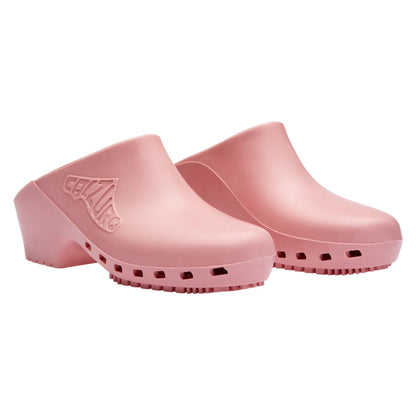 Calzuro Classic clogs in Bubblegum color, without holes, featuring a comfortable slip-on design and durable material for healthcare use.