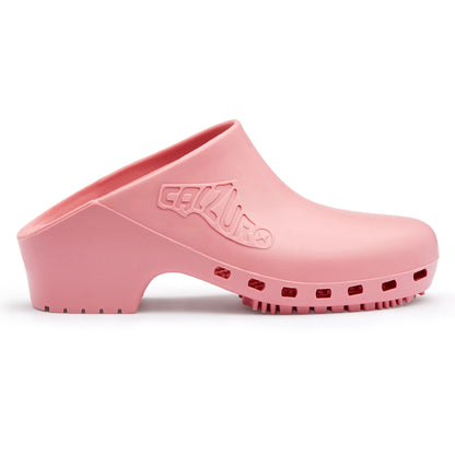 Pink Calzuro Classic clogs without holes, featuring a smooth bubblegum-colored design and slip-resistant sole for healthcare use.