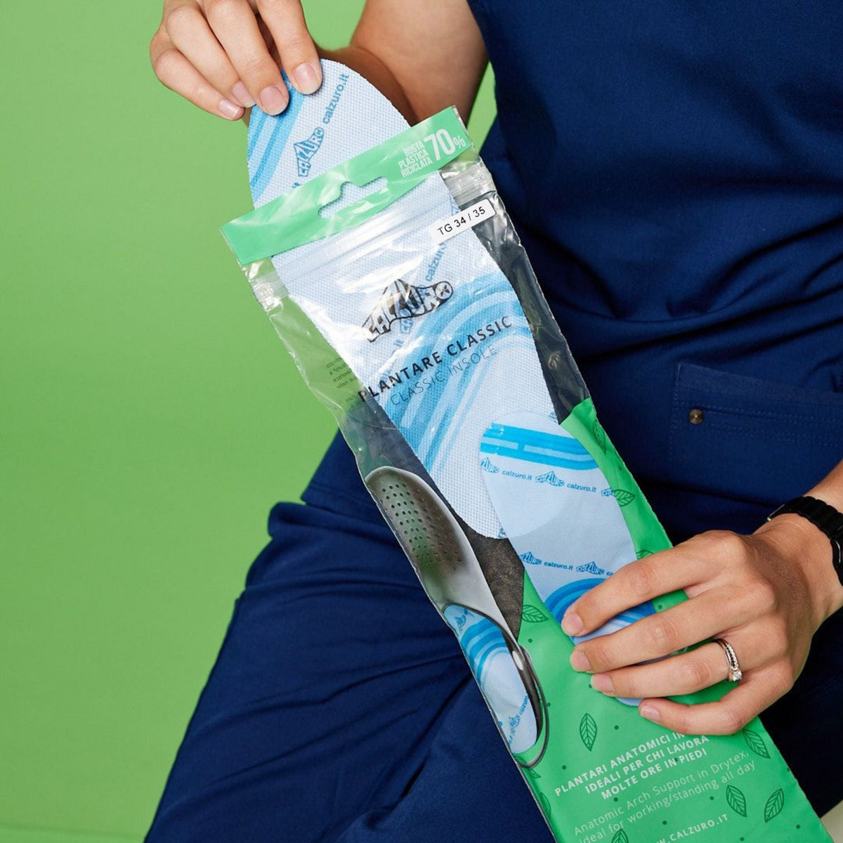 Calzuro Comfort Insole with cushioned support for enhanced comfort and fit inside shoes, shown in the image.