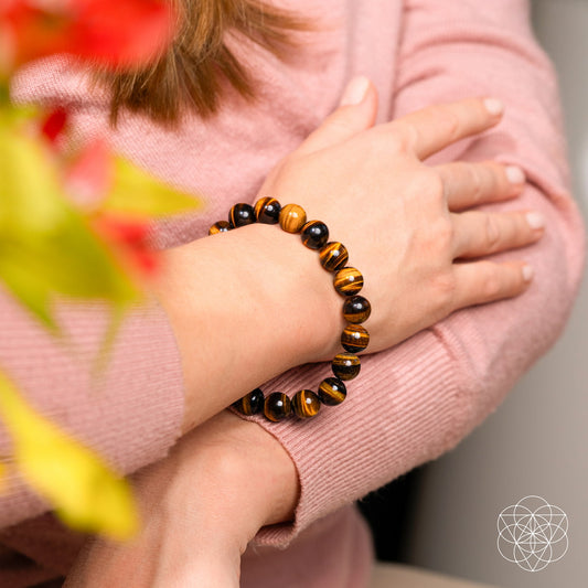 Conscious Items 7A Grade Tiger’s Eye bracelet featuring polished tiger’s eye beads on an elastic cord.