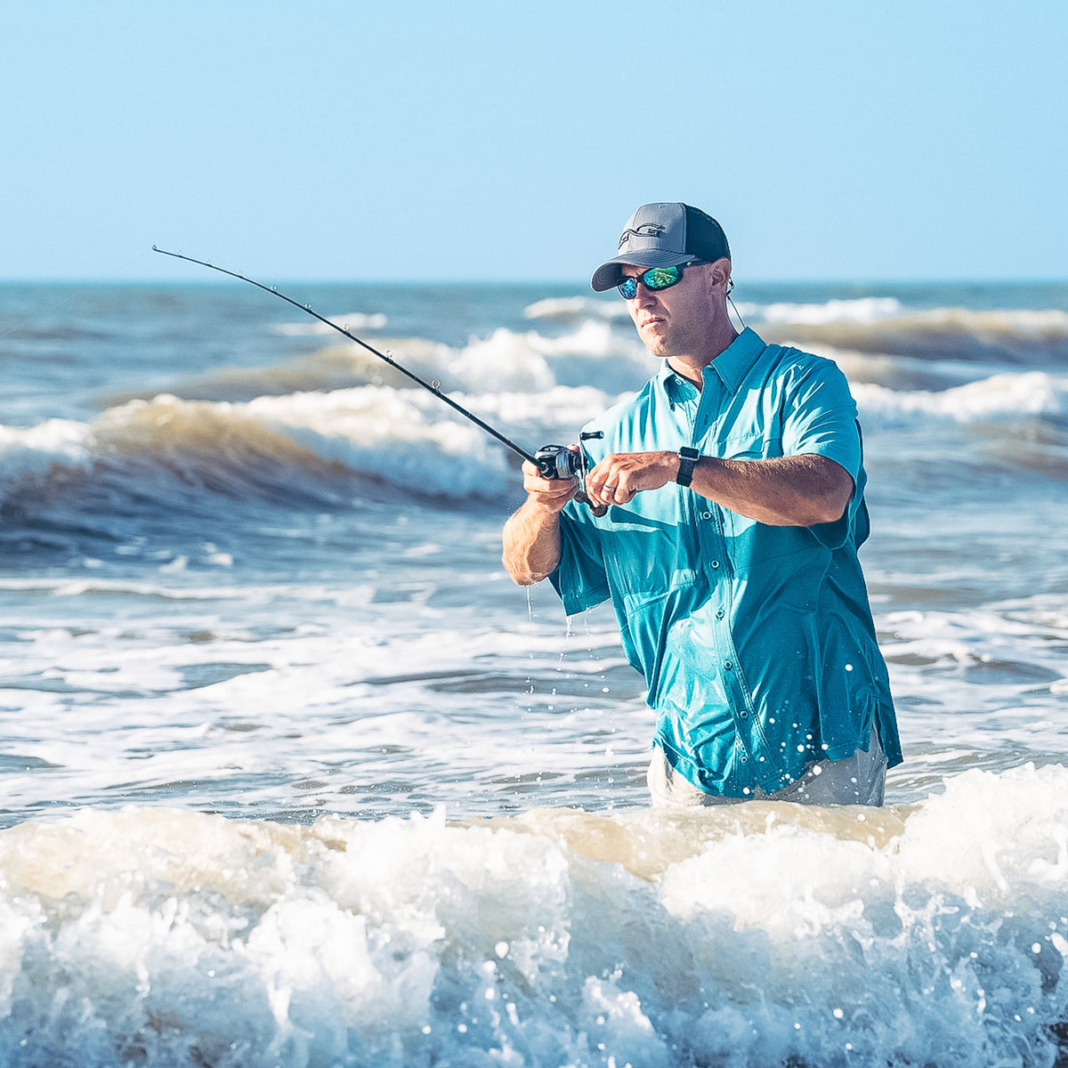 GameGuard Mahi MicroTek Shirt in navy with short sleeves, featuring breathable fabric and a subtle logo on the chest.