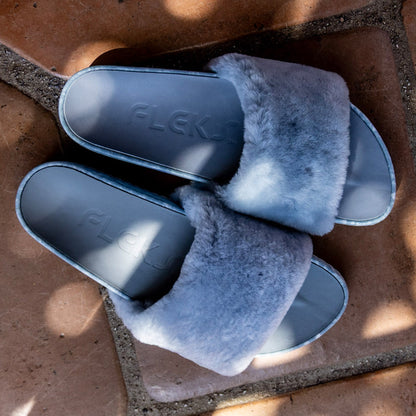 Fleks San Ysidro Slide in fog color, casual slide sandal with open toe and wide strap, perfect for relaxed summer wear.