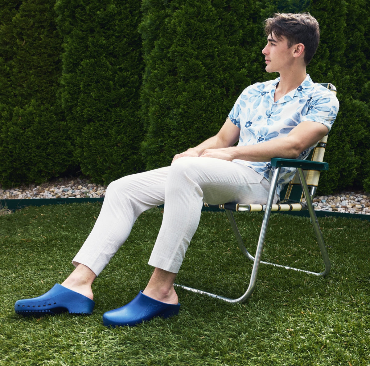 Calzuro Classic metallic blue clogs with no holes, made of durable, slip-resistant material perfect for medical or industrial use.
