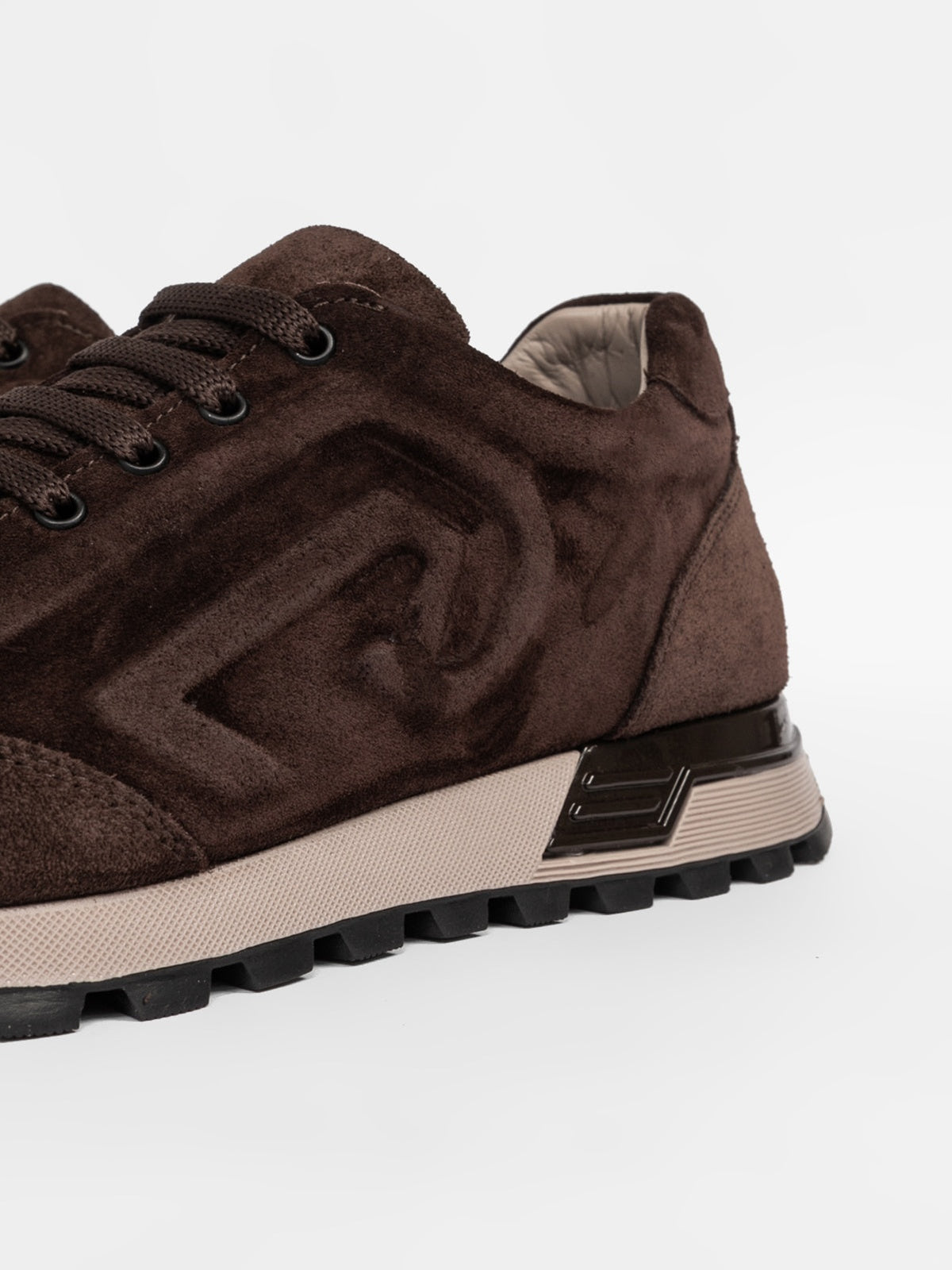 Women's leather casual footwear by L'ARTE MILANO, featuring stylish and comfortable shoes with a sleek design.