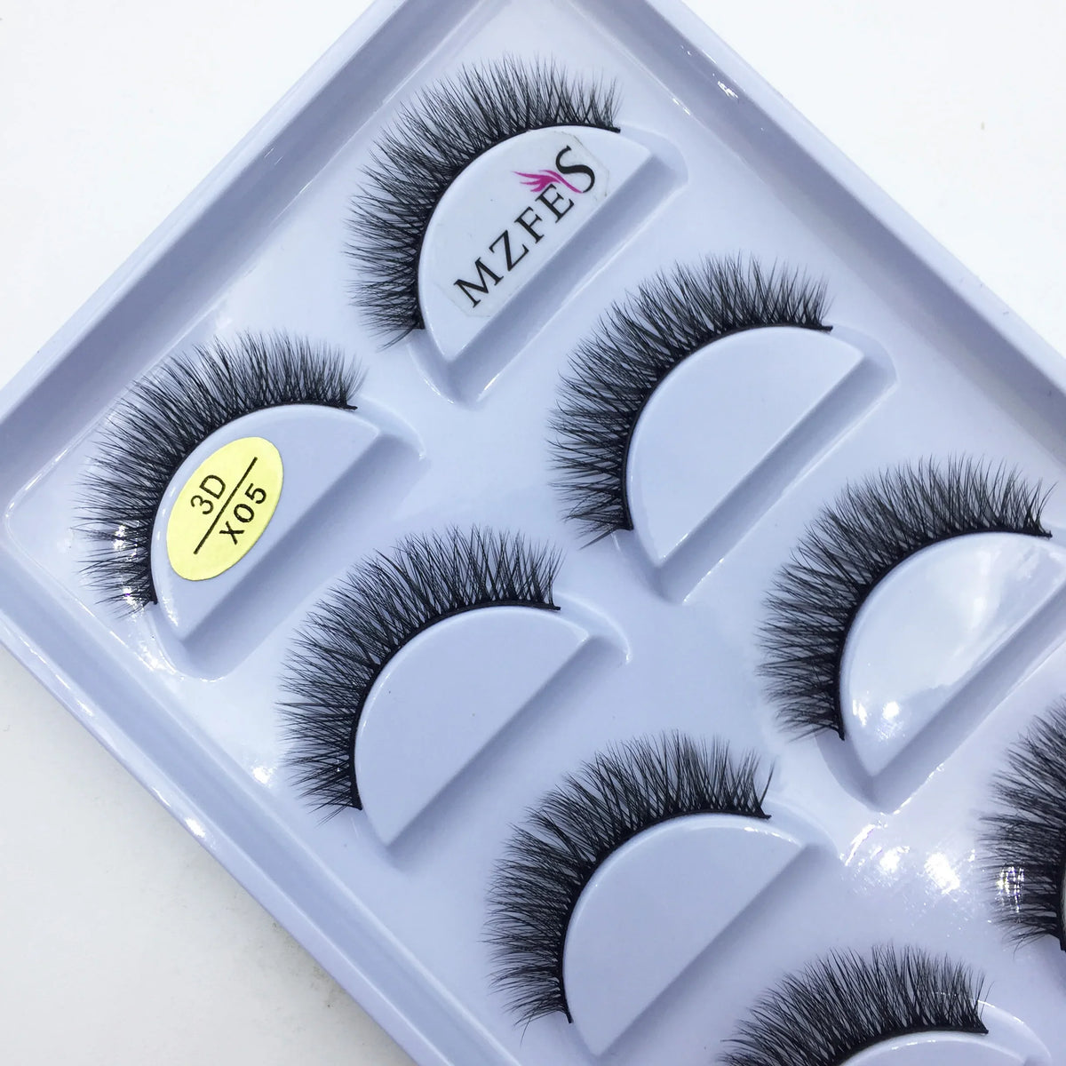 Set of 5 pairs of Blushimmer 3D mink false eyelashes with natural, full volume for makeup and beauty enhancement.