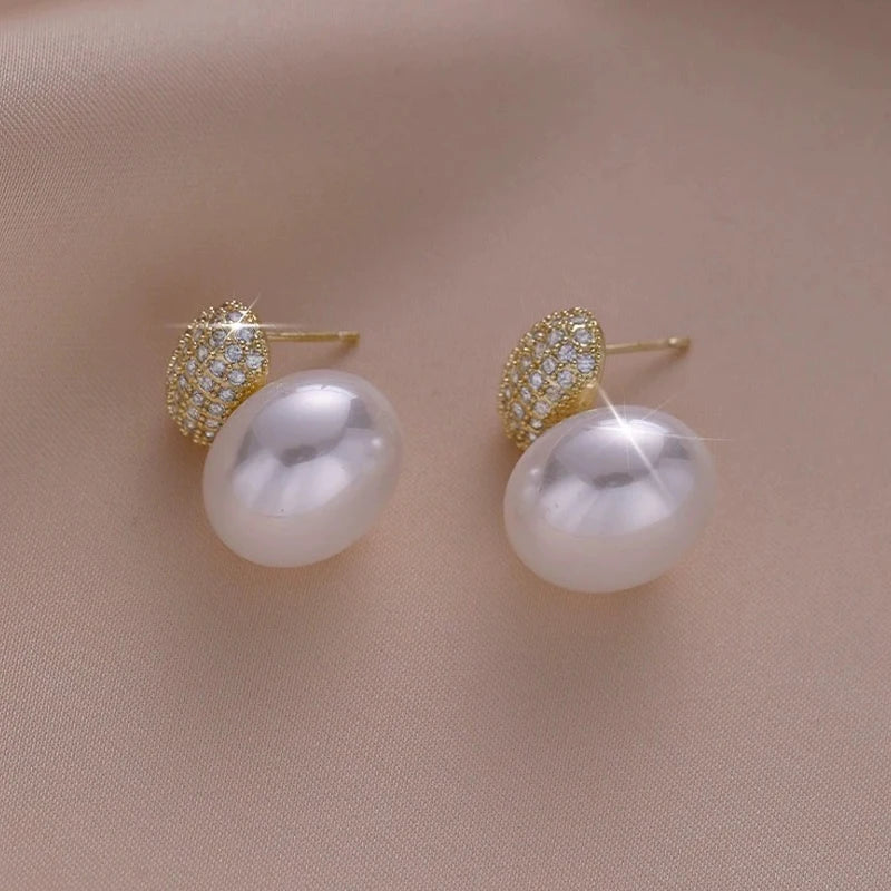 ED68563 New French Simple Superior Sense Micro-inset Zircon Bean Oval Pearl Earrings Elegant Simple Earrings