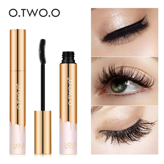 O.TWO.O 3D Waterproof Mascara by Blushimmer, black, lengthening and curling formula, applied on eyelashes with a curved brush.