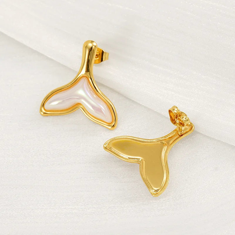 Wholesale Natural Animal Mermaid Tail Shape Necklace Pearl Shell Gemstone Fishtail Pendant White Shell Jewelryfor Gifts