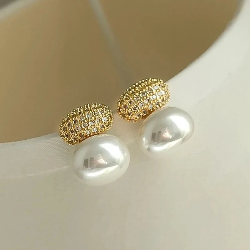 ED68563 New French Simple Superior Sense Micro-inset Zircon Bean Oval Pearl Earrings Elegant Simple Earrings