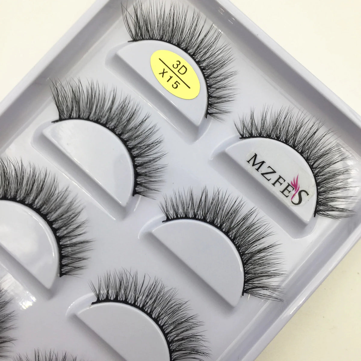 Set of 5 pairs of natural 3D mink false eyelashes by Blushimmer, showcasing full, wispy eyelash extensions for makeup beauty tools.