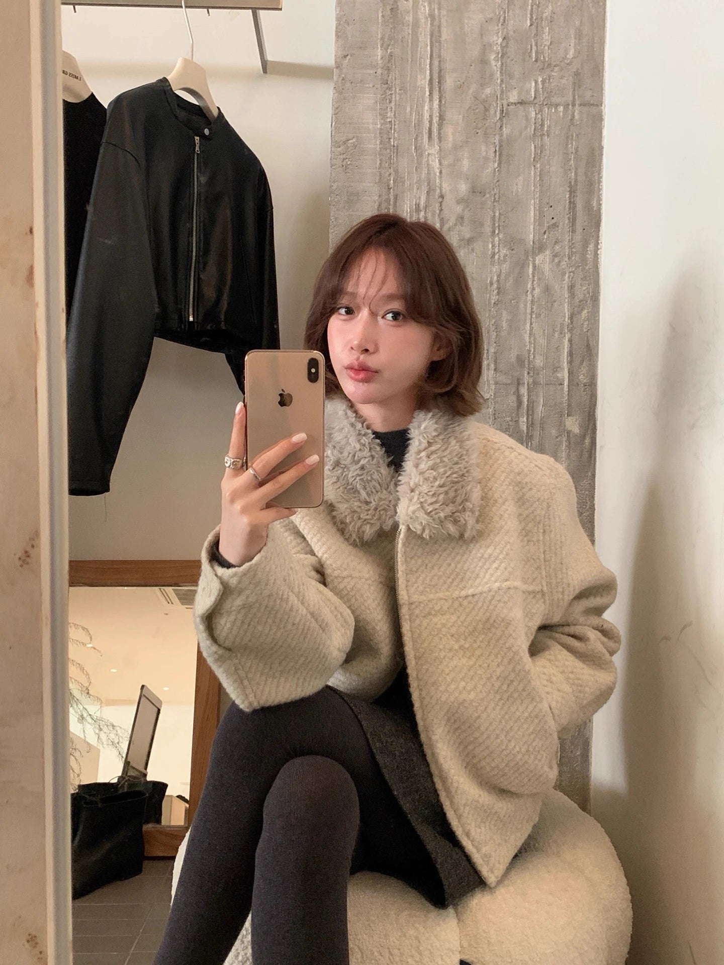 Wholesale Winter 2026 New Fashion Casual Fur Lapel Short Sweet Simple Woolen  Women's Coat