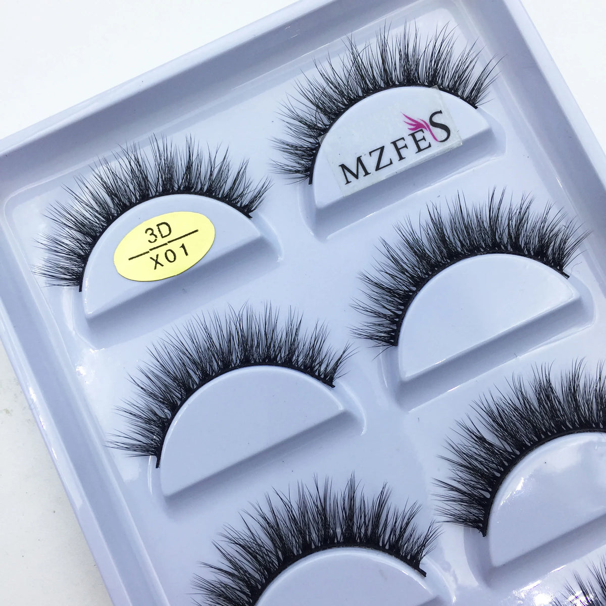 Set of five pairs of natural 3D mink false eyelashes by Blushimmer, ideal for makeup and beauty enhancement.