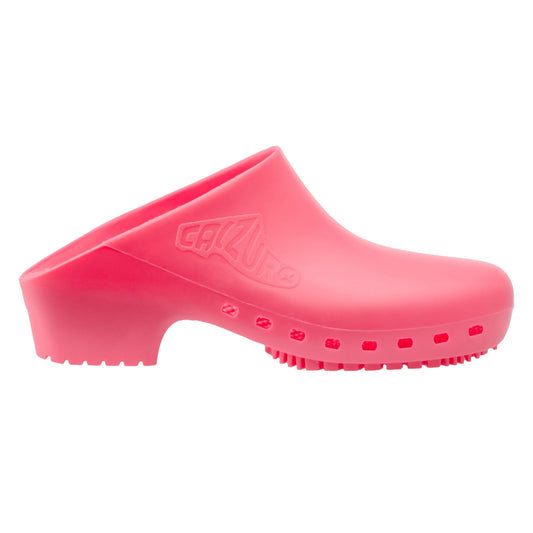 Calzuro Classic clogs in vibrant hot pink without holes, featuring a slip-resistant sole and ergonomic design for comfort.