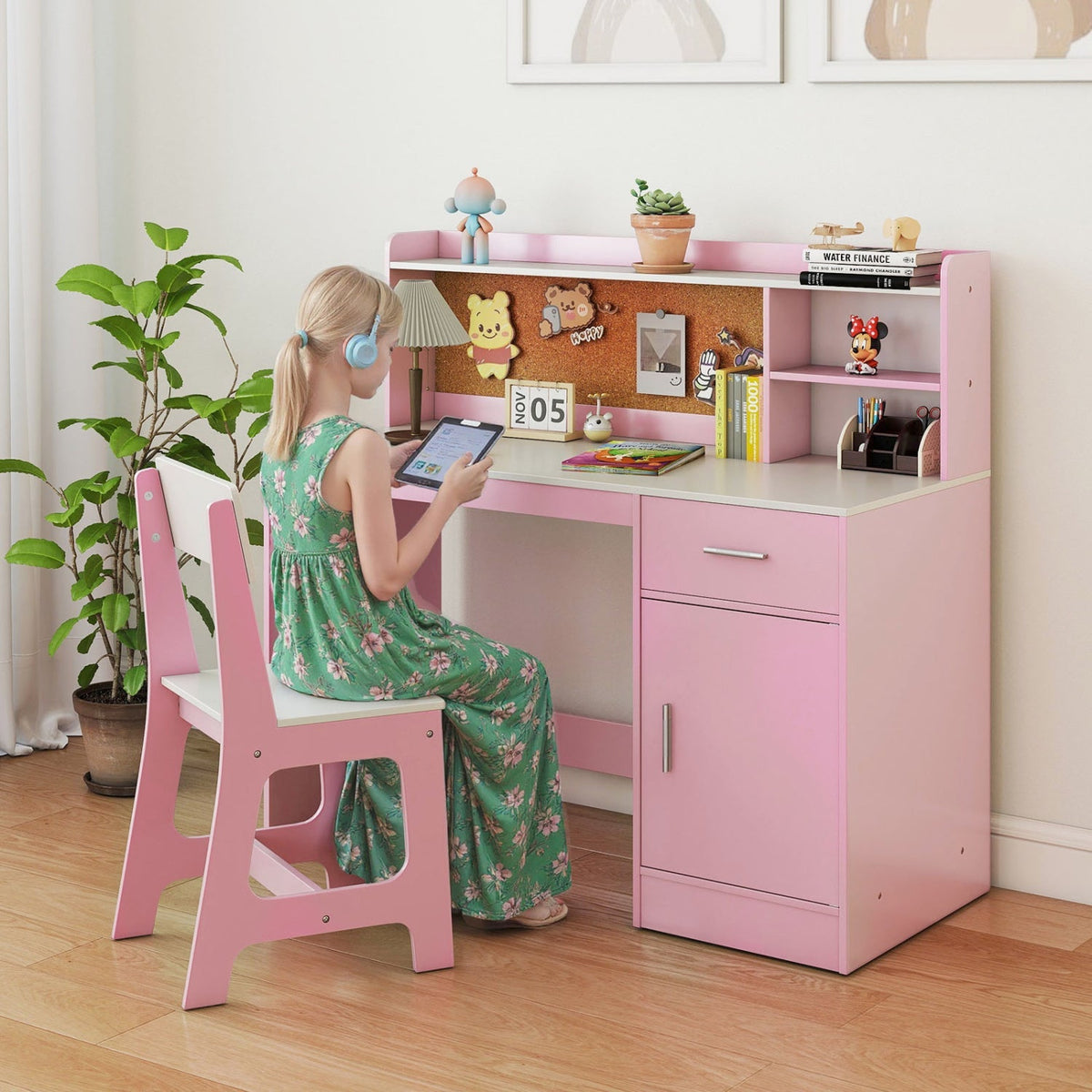 Kids study desk and chair set with storage compartments and a bulletin board, designed for children and made by GBruno Store.