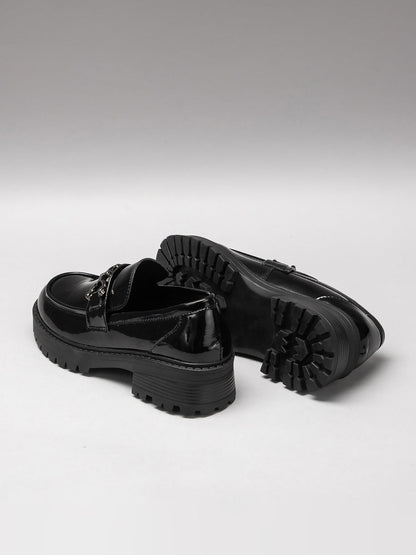 Women's leather footwear by L'ARTE MILANO, stylish shoes with sleek design and polished leather finish.
