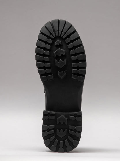 Women's leather footwear by L'ARTE MILANO, stylish shoes with sleek design and polished finish, perfect for elegant everyday wear.