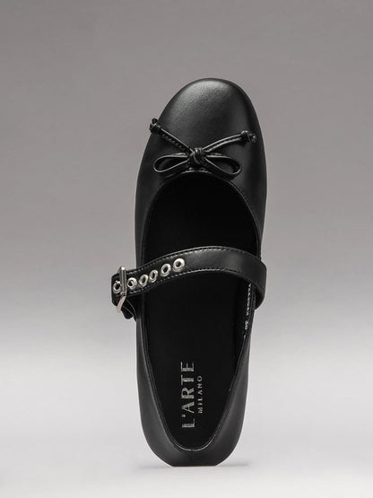 Women's leather shoes by L'ARTE MILANO, stylish footwear featuring a sleek design and quality craftsmanship.