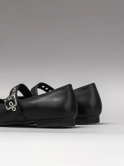 Women's leather footwear by L'ARTE MILANO featuring stylish shoes with a sleek design and polished finish.