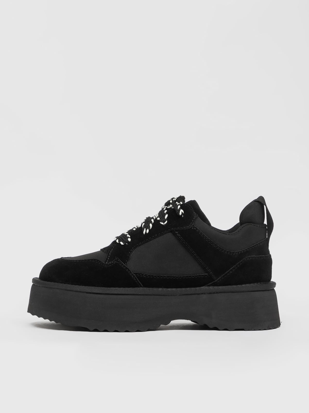 Black women's casual footwear by L'ARTE MILANO, featuring comfortable slip-on shoes with a sleek design.