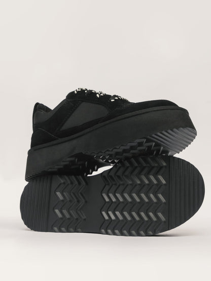 Black women's casual footwear by L'ARTE MILANO, featuring comfortable slip-on shoes with stylish design.