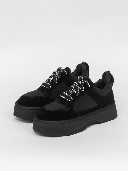 Black women's casual shoes by L'ARTE MILANO, stylish footwear with a comfortable design and modern look.