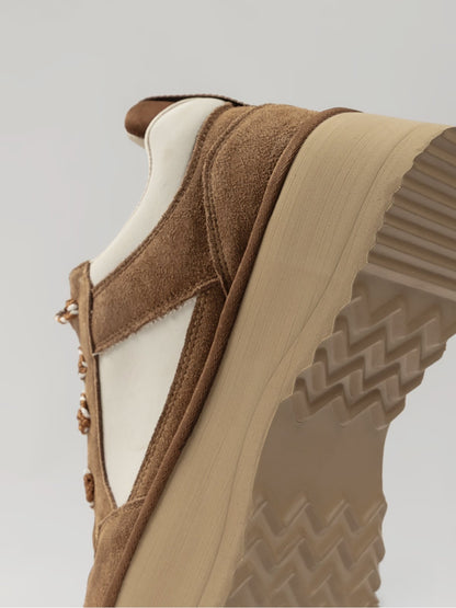 L'ARTE MILANO women's casual footwear in chestnut color, showcasing comfortable slip-on shoes with stylish design.