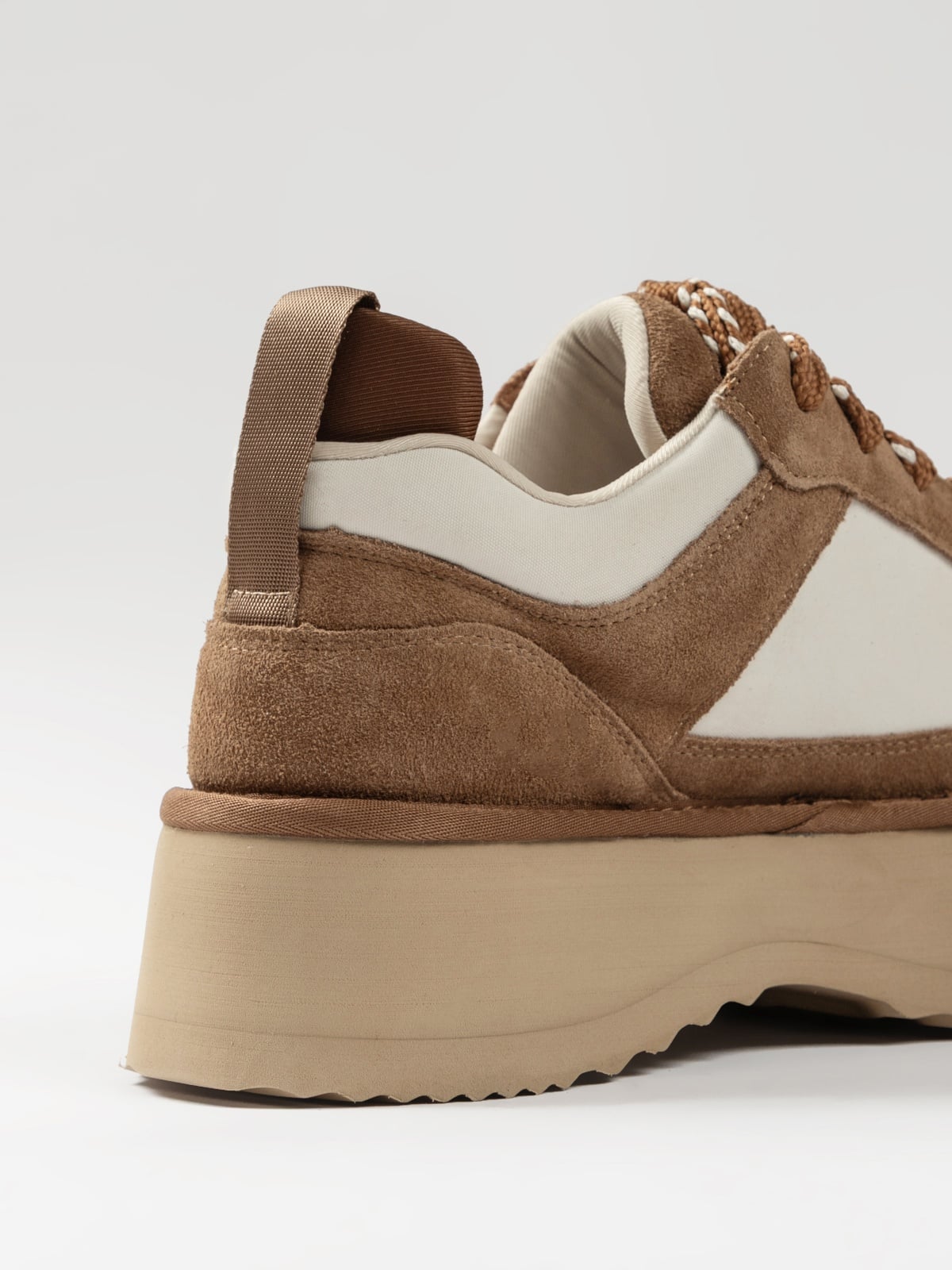 L'ARTE MILANO women's casual footwear in chestnut color, featuring comfortable and stylish design for everyday wear.