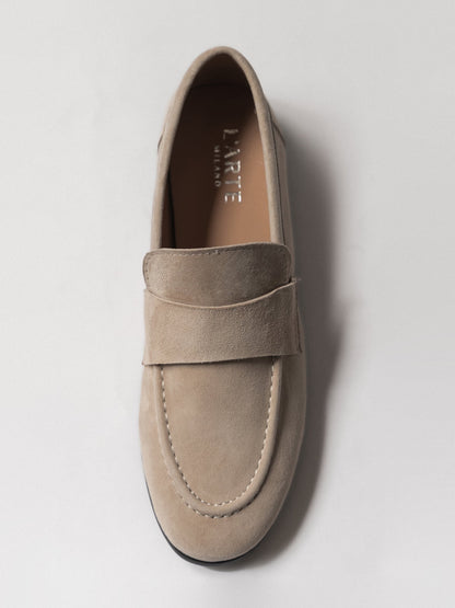Women's leather footwear by L'ARTE MILANO featuring stylish tan shoes with sleek design and comfortable fit.