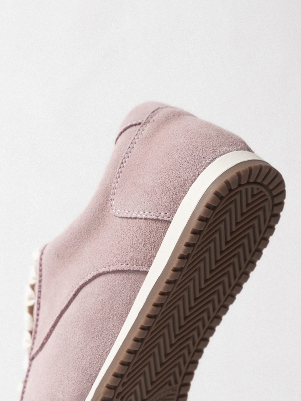 Pink women's leather casual shoes by L'ARTE MILANO, showcasing stylish footwear with a comfortable design.