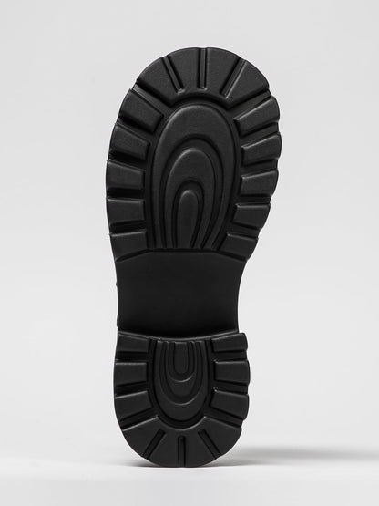 Women's leather footwear by L'ARTE MILANO, stylish leather shoes with sleek design and classic detailing.