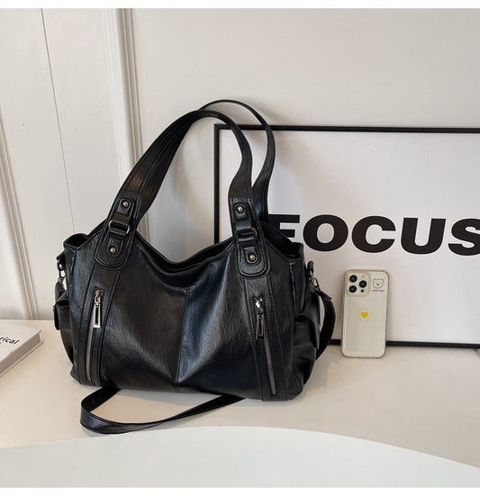 Large capacity CD single-shoulder crossbody tote bag for women, stylish commuter handbag with spacious interior.