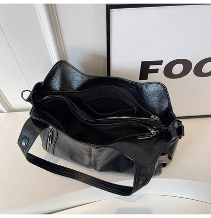 Large capacity CD single-shoulder crossbody tote bag for women, ideal for commuting and everyday use, stylish and practical.