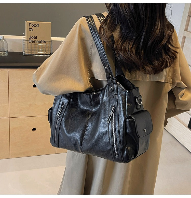 Large capacity CD single-shoulder crossbody bag with tote style, ideal for women's commuting and everyday use.