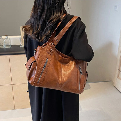 Large capacity CD single-shoulder crossbody tote bag for women, stylish commuter handbag with spacious interior and adjustable strap.