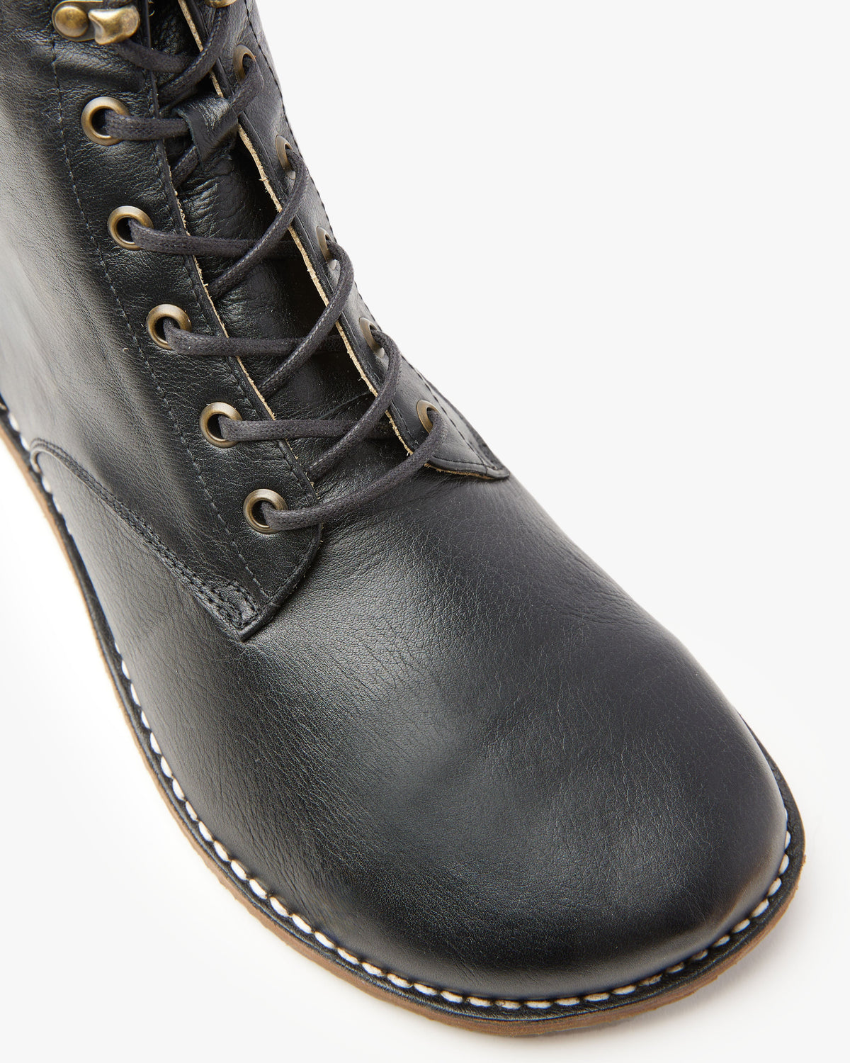 Black women's adventure-style barefoot shoes by Origo Shoes, featuring a sleek design and comfortable fit.