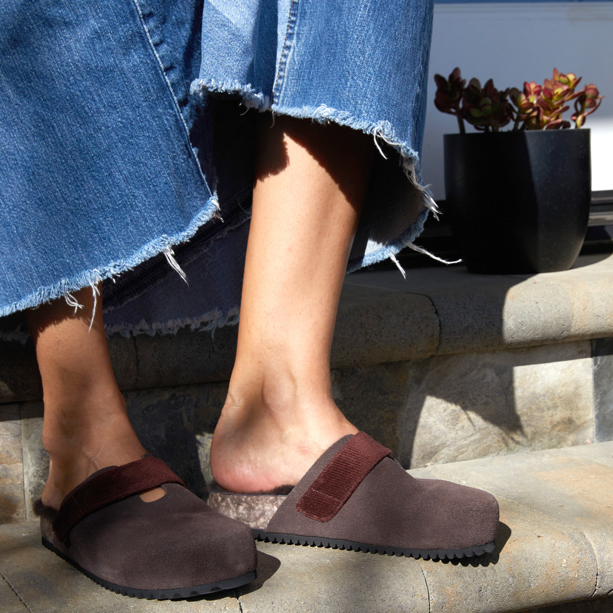 Fleks San Ysidro Puente Clog in espresso brown, stylish slide sandal with open toe and ankle strap, casual and comfortable footwear
